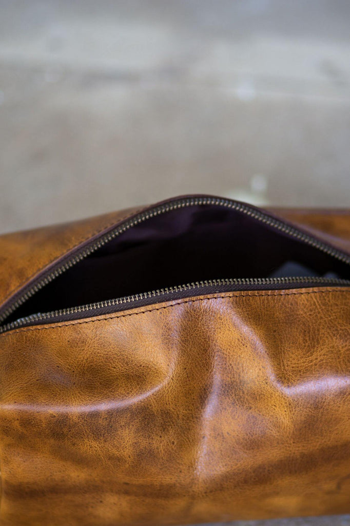 Light Crunchy Tan Toiletry Bag - Aurelius Leather