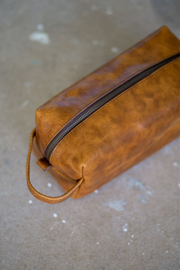 Light Crunchy Tan Toiletry Bag - Aurelius Leather