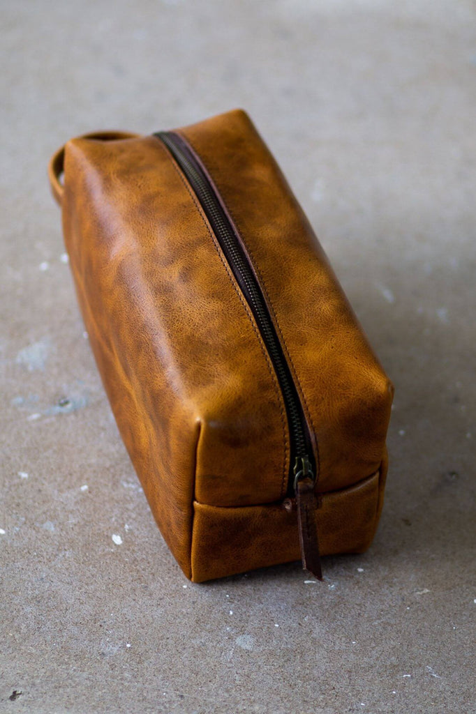 Light Crunchy Tan Toiletry Bag - Aurelius Leather