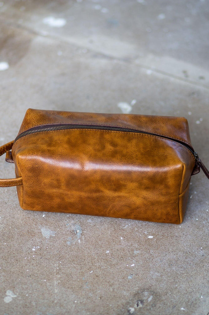 Light Crunchy Tan Toiletry Bag - Aurelius Leather